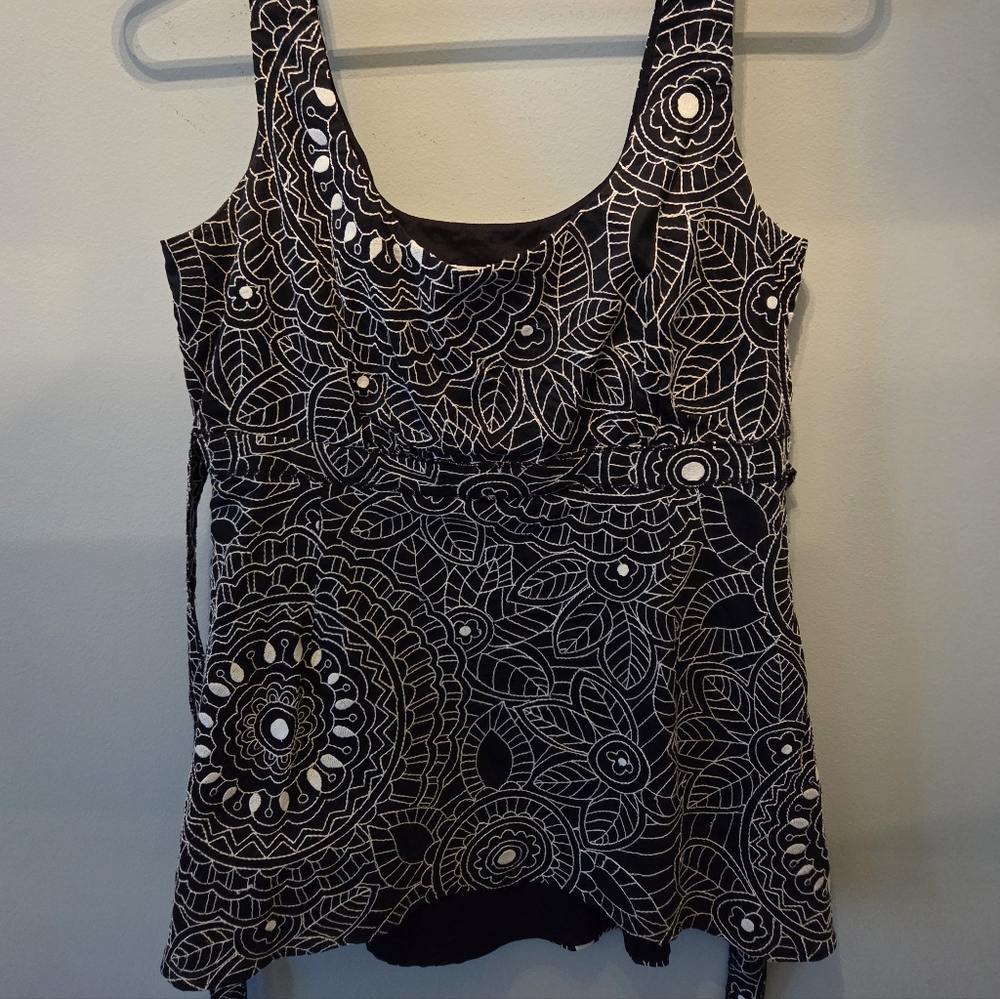 Black and White Patterned Women's Top